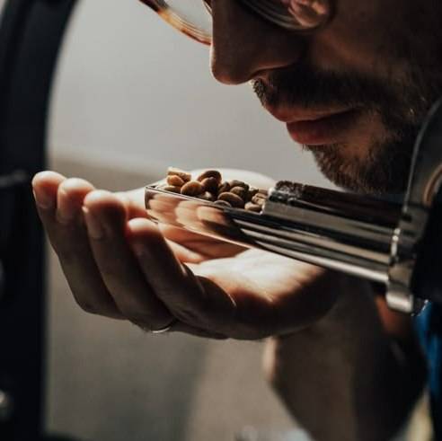 دانه قهوه ترکیبی 50 درصد عربیکا - 50 درصد روبوستا | LUSSO